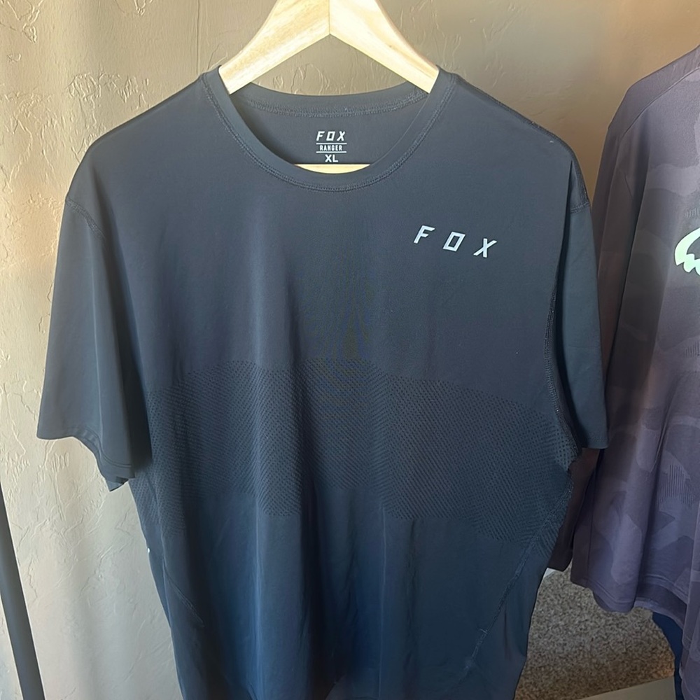 Like new Fox Racing Sleeve Shirt